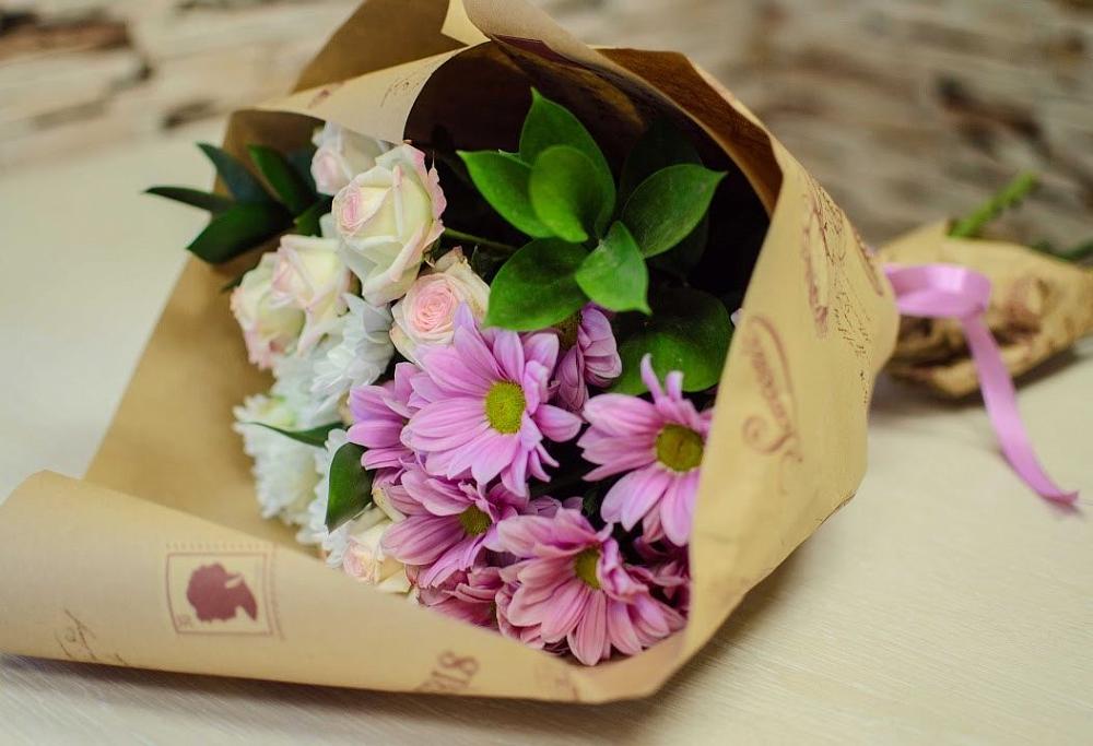 Букет цветов из: Розы и Хризантемы в Оранжереях