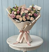 Букет цветов из:  Розы и Лизиантусы в Оранжереях