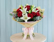 Букет цветов из:  Лилии и Розы в Оранжереях