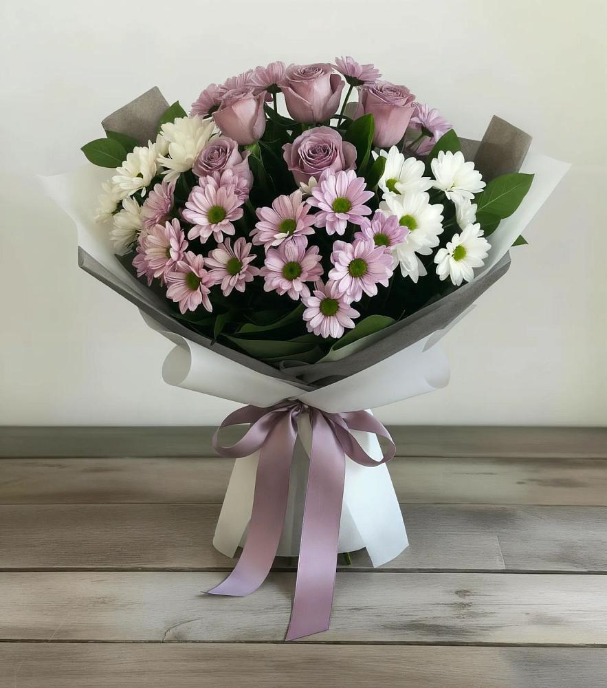 Букет цветов из: Хризантемы и Розы в Оранжереях