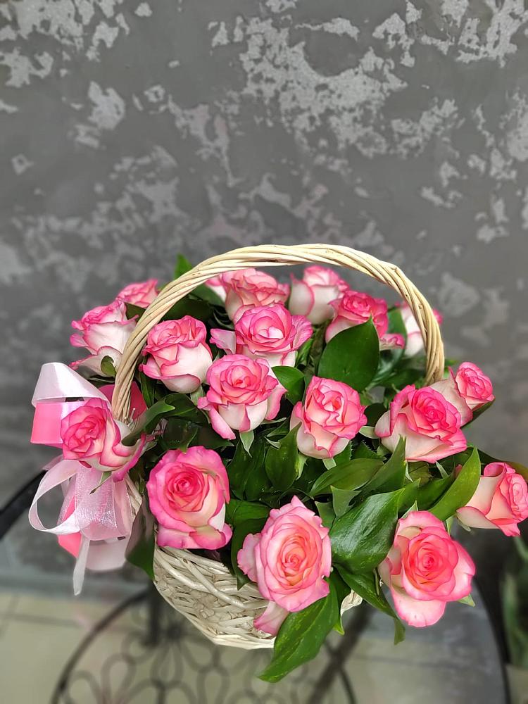 Цветочная композиция из Розы в корзине в Оранжереях