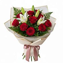 Букет цветов из:  Лилии и Розы в Оранжереях