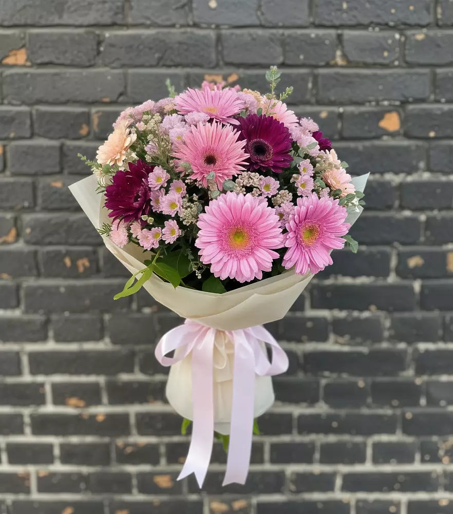 Букет цветов из: Герберы и Хризантемы в Оранжереях