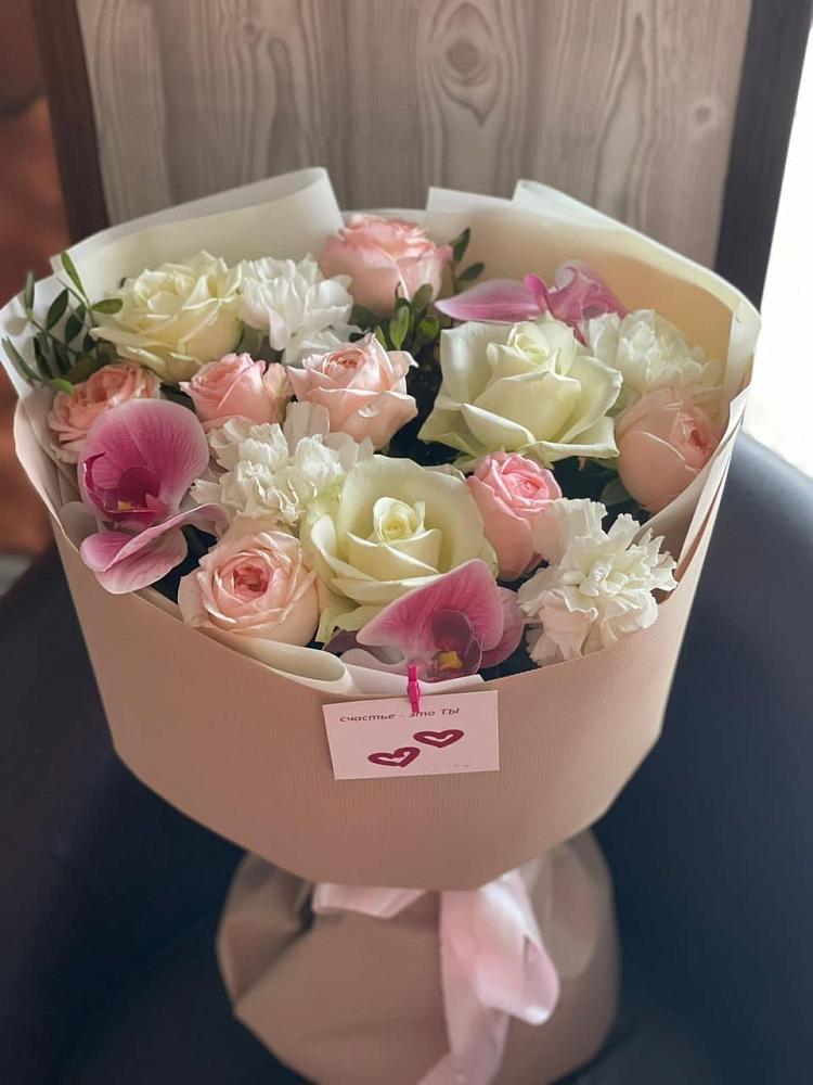 Букет цветов из: Орхидеи, Розы и Гвоздики в Оранжереях