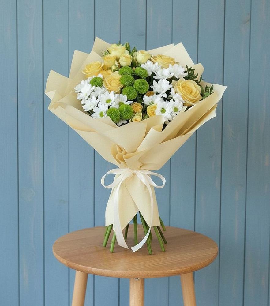 Букет цветов из: Хризантемы и Розы в Оранжереях