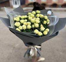 Букет Белые кустовые розы Солинеро в Оранжереях