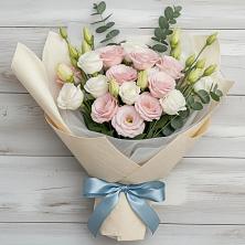 Букет цветов из:  Лизиантусы в Оранжереях