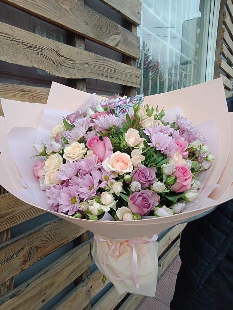 Букет цветов из: Розы и Хризантемы в Оранжереях