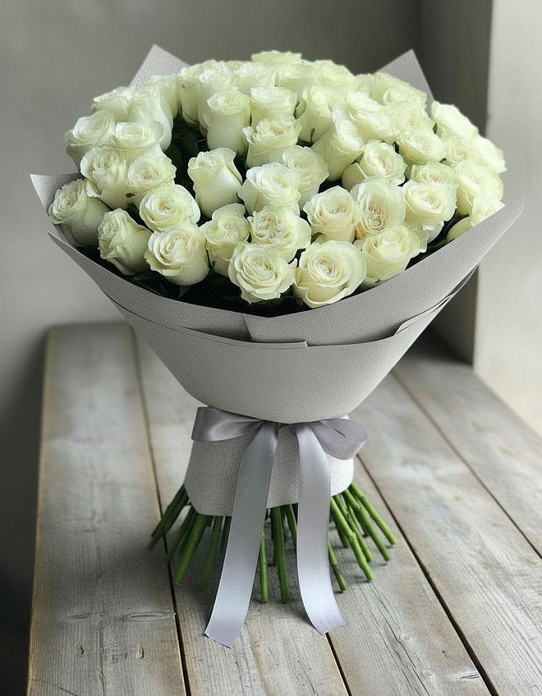 Букет 35 Белых роз в Оранжереях