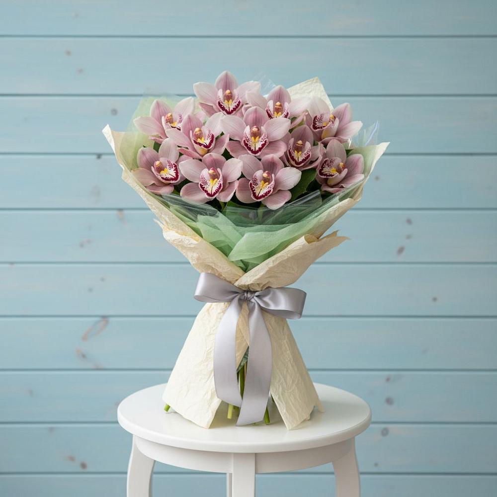 Букет цветов из: Орхидеи и Розы в Оранжереях