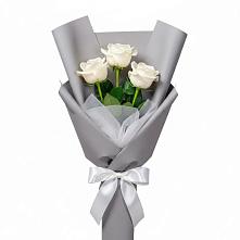 Букет 3 белые розы в Оранжереях