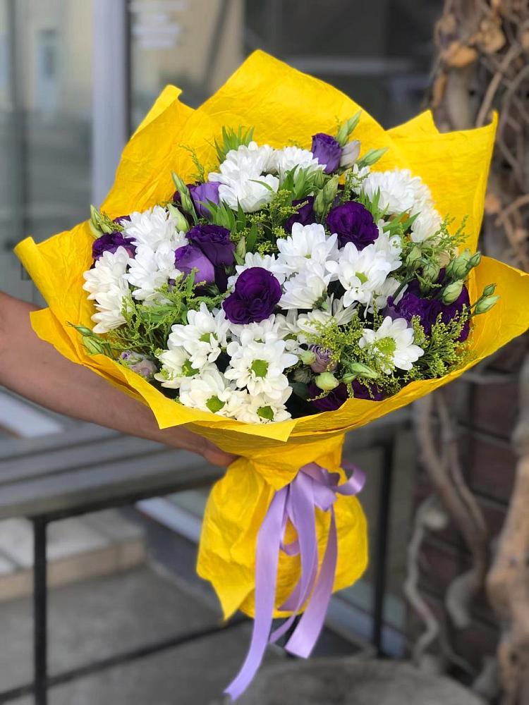 Букет цветов из: Ирисы, Хризантемы и Ромашки в Оранжереях