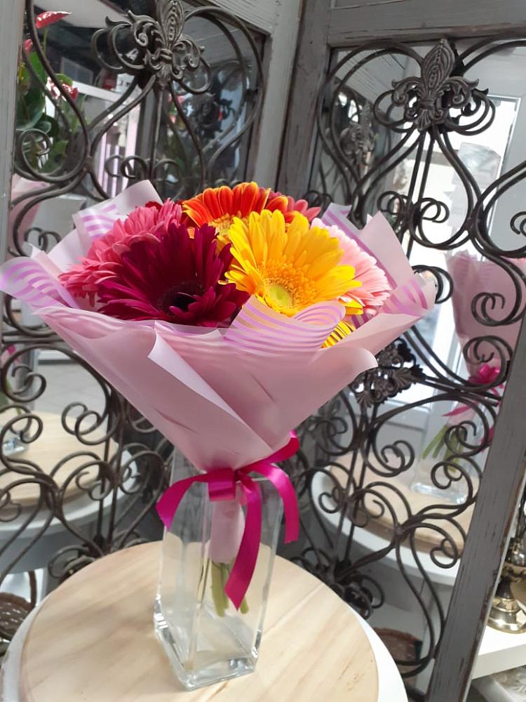 Букет цветов из: Герберы в Оранжереях