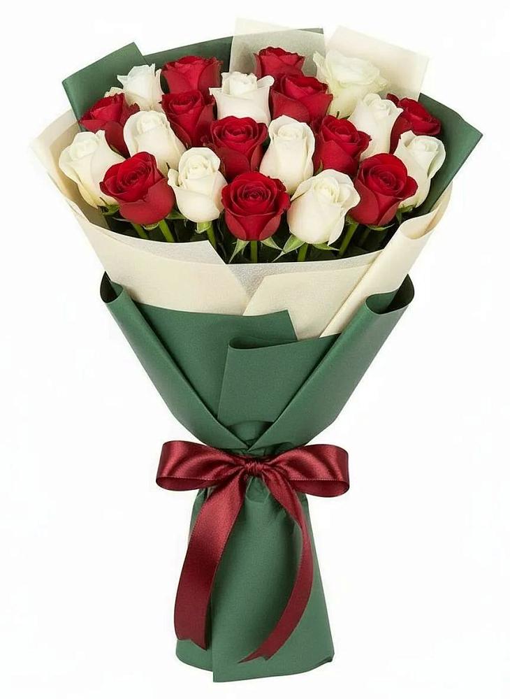 Букет Микс из красных и белых роз в Оранжереях