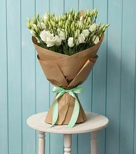 Букет цветов из:  Лизиантусы в Оранжереях