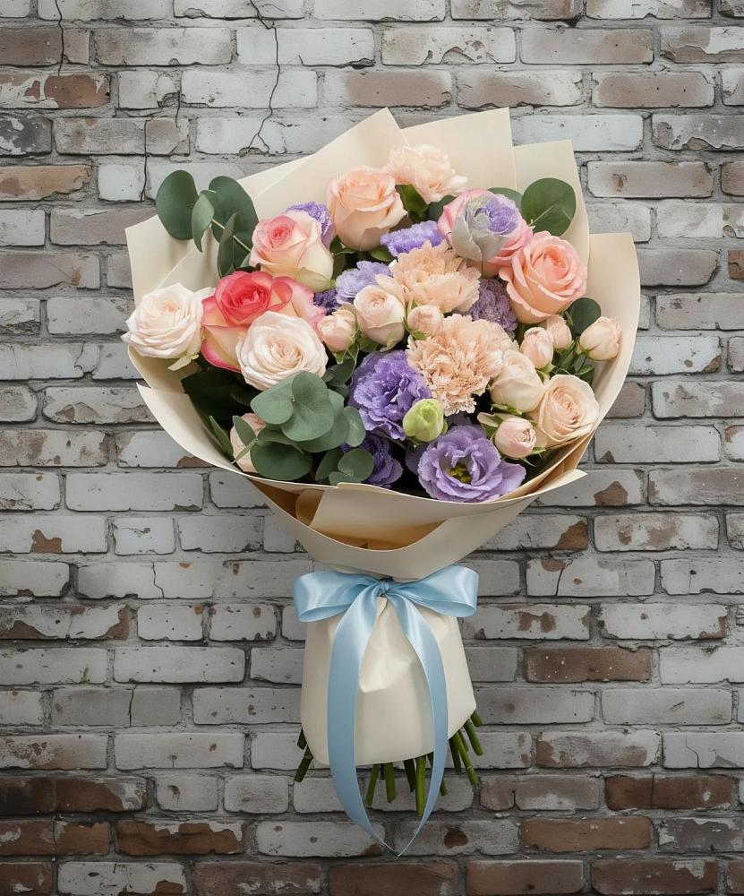 Букет цветов из: Розы, Лизиантусы и Гвоздики в Оранжереях