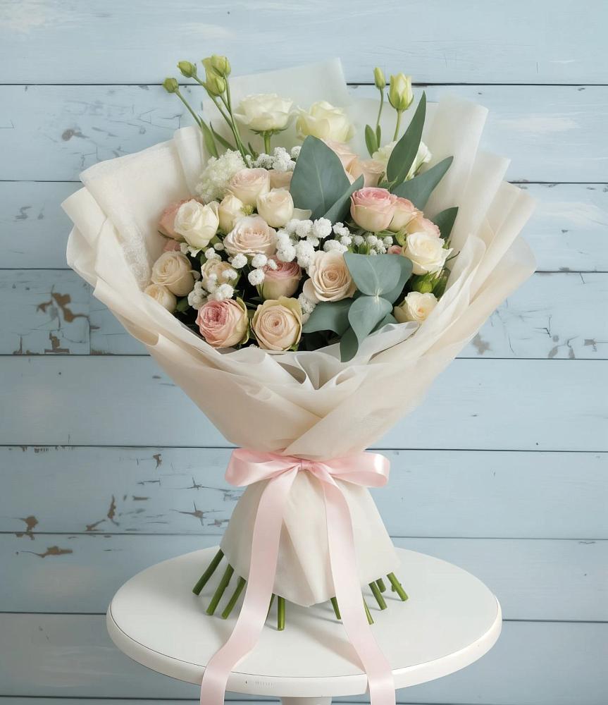 Букет цветов из: Розы и Лизиантусы в Оранжереях