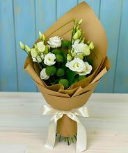 Букет цветов из:  Хризантемы и Лизиантусы в Оранжереях