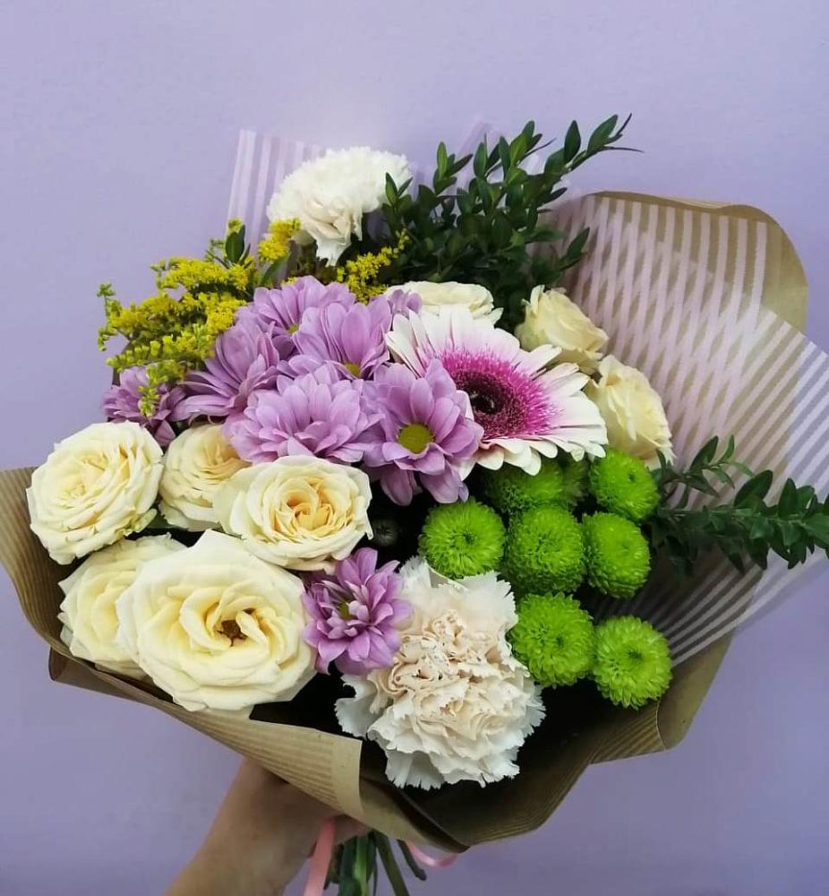 Букет цветов из: Хризантемы, Розы, Гвоздики и Герберы в Оранжереях