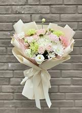 Букет цветов из:  Гвоздики, Розы, Лизиантусы и Хризантемы в Оранжереях