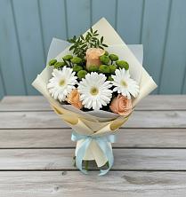 Букет цветов из:  Герберы, Розы и Хризантемы в Оранжереях