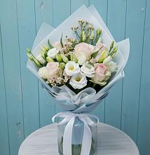 Букет цветов из:  Розы и Лизиантусы в Оранжереях