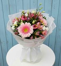 Букет цветов из:  Герберы, Альстромерии и Лизиантусы в Оранжереях