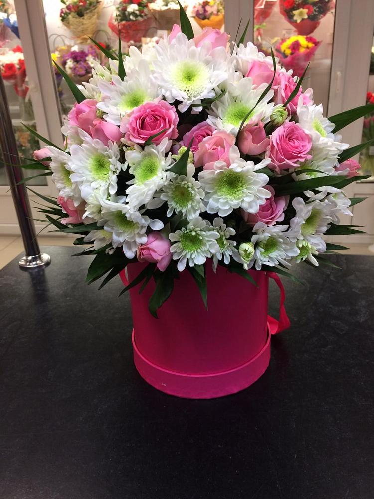 Цветочная композиция из Розы и Хризантемы в шляпной коробке в Оранжереях