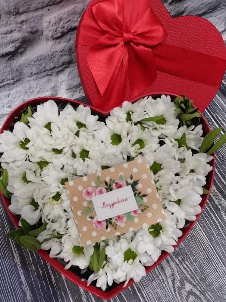 Цветочная композиция из Хризантемы в виде сердца в Оранжереях