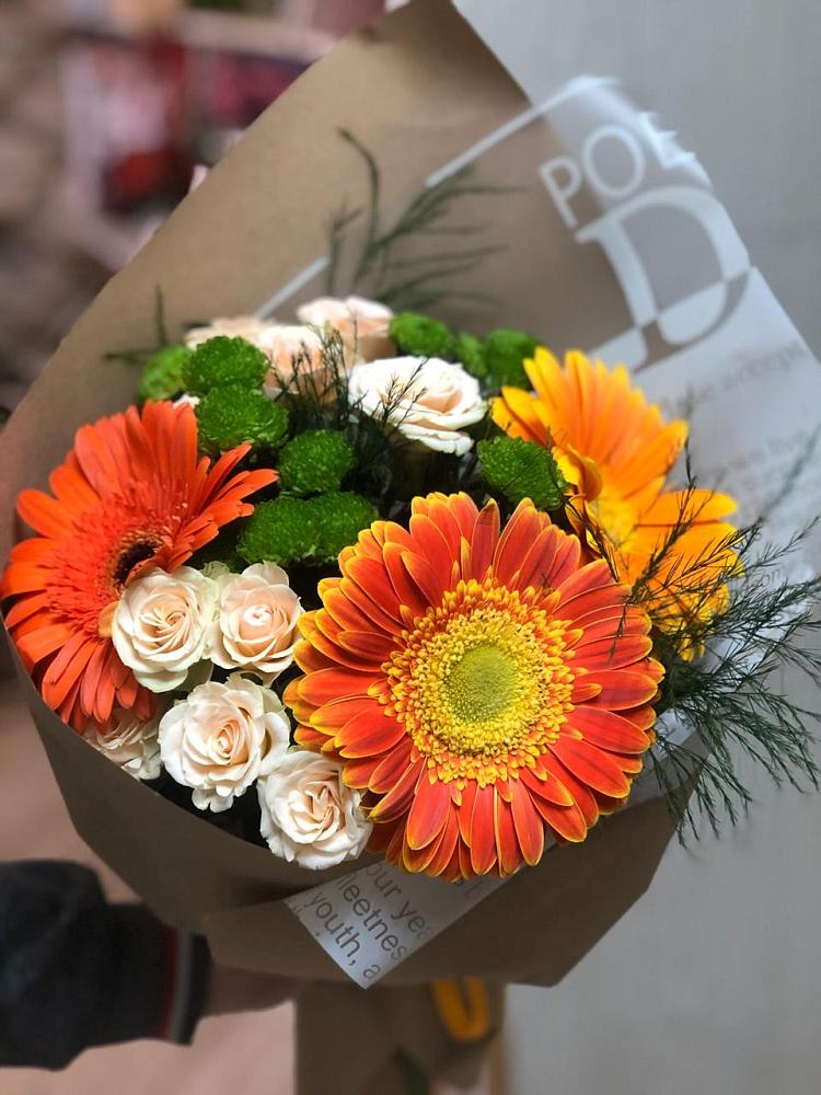 Букет цветов из: Герберы, Хризантемы и Розы в Оранжереях