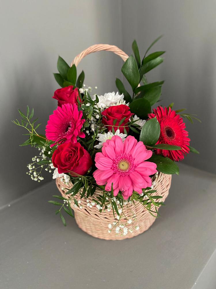 Цветочная композиция из Розы, Хризантемы и Герберы в корзине в Оранжереях