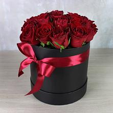 Цветочная композиция из Розы в шляпной коробке в Оранжереях