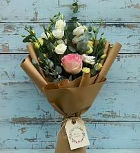 Букет цветов из:  Розы и Лизиантусы в Оранжереях